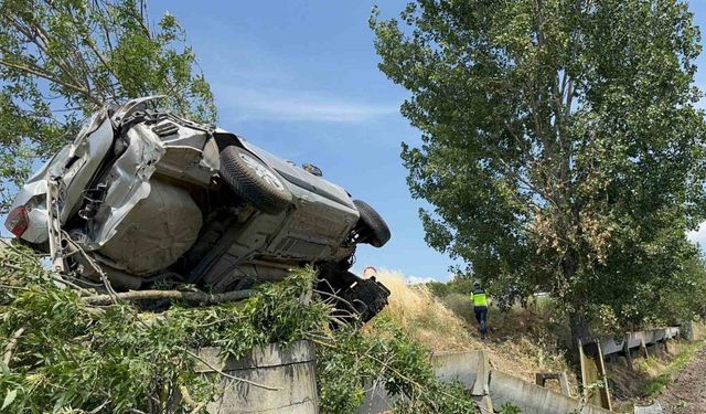 Balıkesir’de takla atan otomobil kanala uçtu
