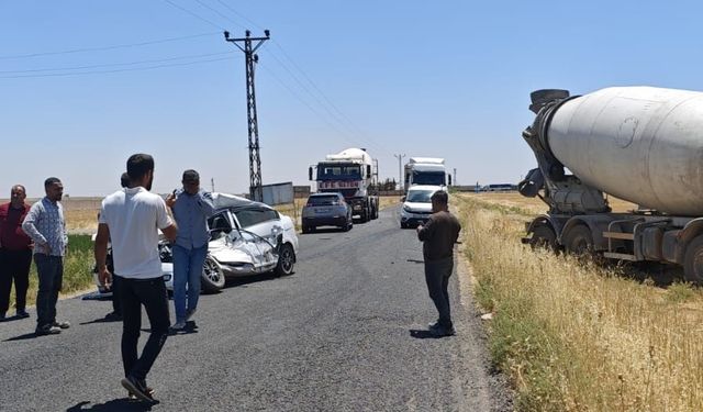 Beton mikseri ile otomobil çapıştı: 2 ölü, 1 yaralı