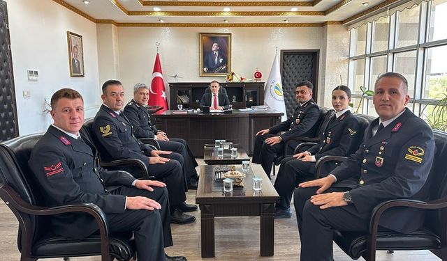 Burhaniye’de jandarma teşkilatı Kaymakam Memiş’i ziyaret etti