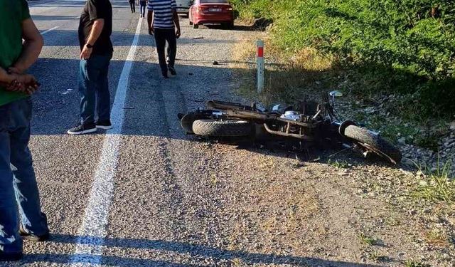 Çaycuma’da otomobil motosiklete çarptı; 2 yaralı