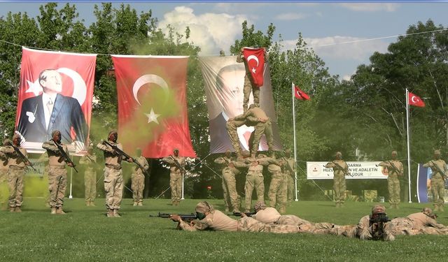 Edirne’de jandarma komandolardan nefes kesen gösteri: ’Güçlüyüz, Cesuruz, Hazırız’