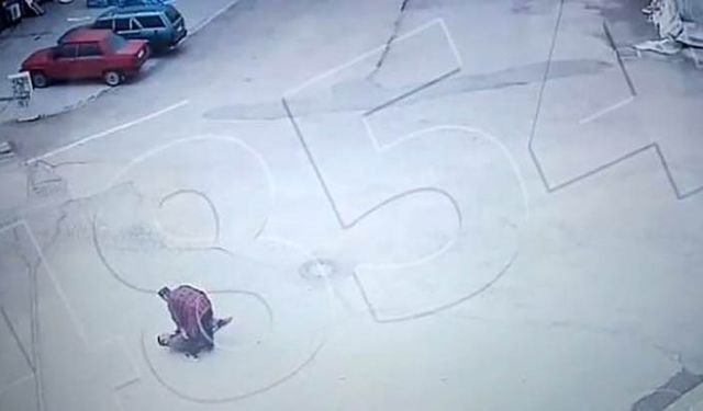 Engelli gence sokak ortasında saldırı
