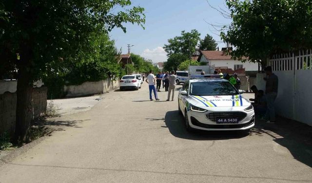Hafif ticari araç ile otomobil çarpıştı: 4 yaralı