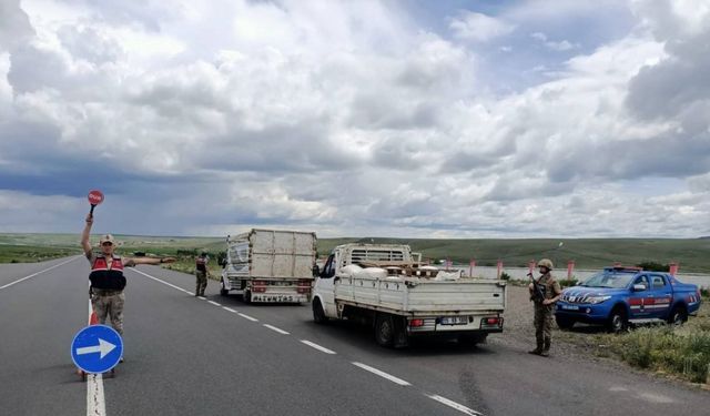 Kars’ta jandarmadan huzurlu sokaklar uygulaması