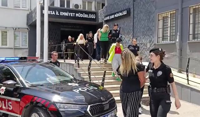 Bursa'da masaj salonlarına yapılan operasyonda 15 gözaltı