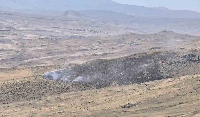 Muradiye’de boş arazide yangın çıktı