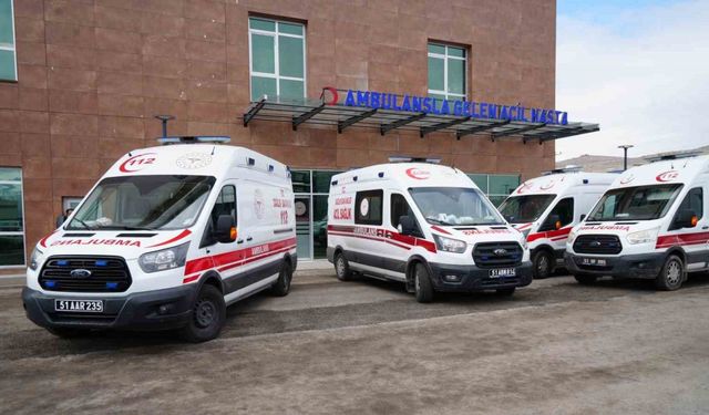 Niğde motosikletler kafa kafaya çarpıştı: 4 yaralı