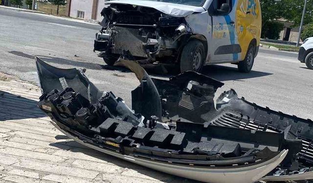 Otomobille kamyonet çarpıştı: 1 yaralı