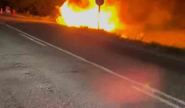 Patnos’ta kaza yapan araç alev aldı: 2 yaralı