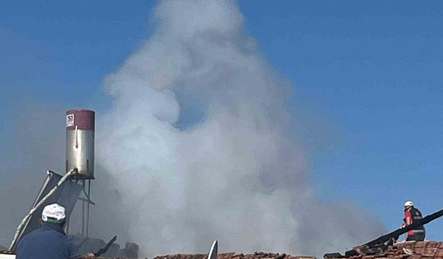 Saraykent’te çıkan yangında ahır kullanılamaz hale geldi