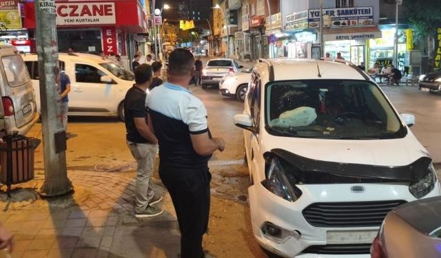 Siirt’te hafif ticari araç ile otomobil çarpıştı