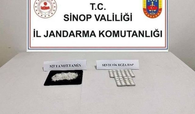 Sinop’ta araçta bulunan uyuşturucuya 3 gözaltı