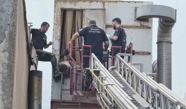Bursa'da imalathane işçisi talaş emici makineye sıkıştı!