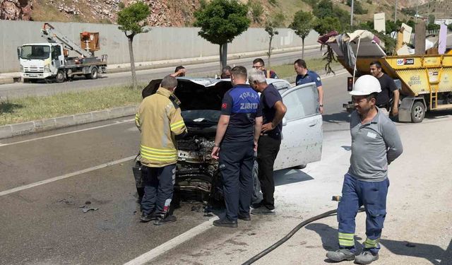 Tokat’ta otomobil elektrik direğine çarpıp karşı şeride geçti: 3 yaralı