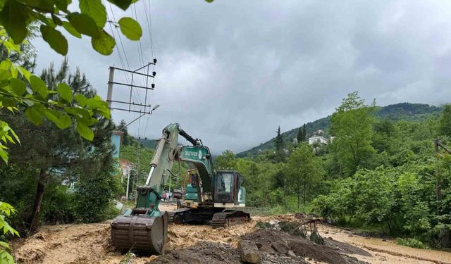 Trabzon’da şiddetli yağışlar sonrasında kaybolan yaşlı şahsı bulmak için çalışma başlatıldı