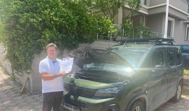 Yeni aldığı Peugeot marka arabası önce 4 kere servise girdi sonra otoparkta alev aldı
