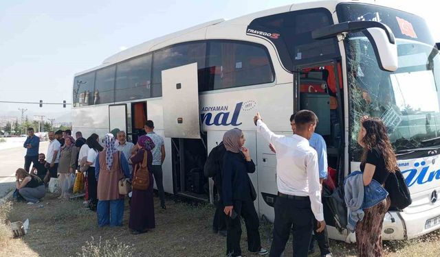 Yolcu otobüsü ile kamyonet çarpıştı: 1 yaralı
