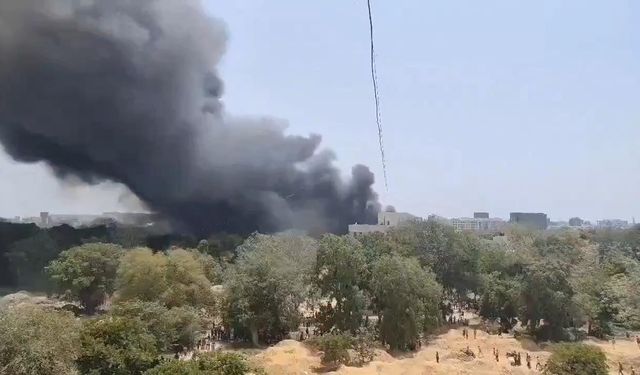 Yolcu uçağı düştü: 242 kişi bulunuyordu