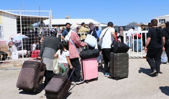 Türkiye'den ülkesine dönen Suriyeli sayısı açıklandı