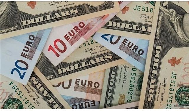 Dolar ve euro rekora yakın seyrediyor