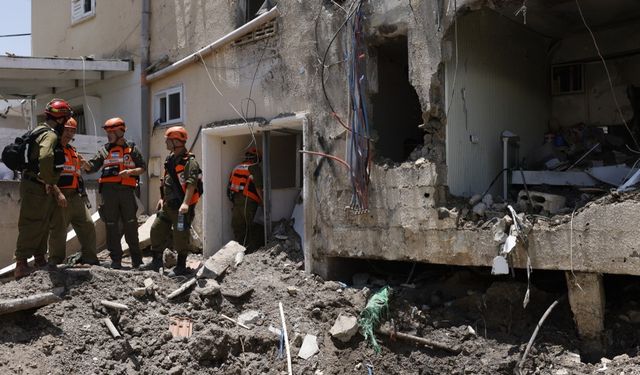 İsrail'den yeni saldırı! İran'da şiddetli patlamalar duyuldu