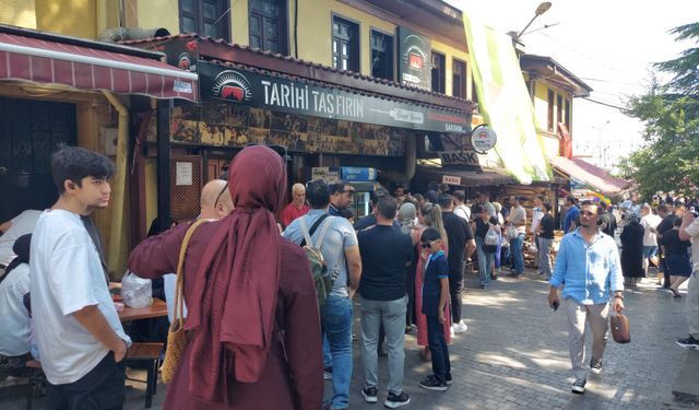Bursa'da tahinli pideye zam geldi! Abdal Meydanı’nda kuyruk dinmedi
