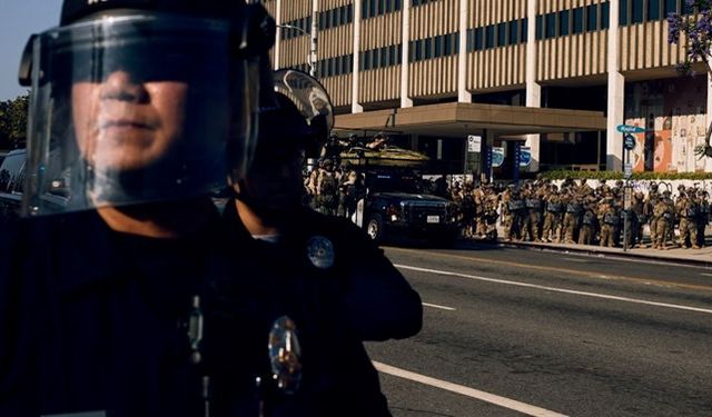 Los Angeles'ta sokağa çıkma yasağı ilan edildi