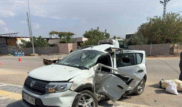 Adıyaman’da minibüs ile hafif ticari araç çarpıştı: 1’i ağır 2 yaralı