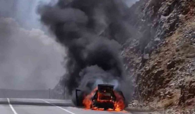 Adıyaman’da otomobil cayır cayır yandı