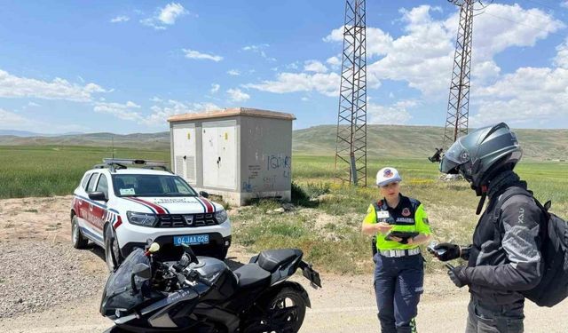 Ağrı’da jandarma trafik denetiminde 89 sürücüye ceza uyguladı