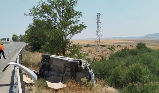 Ankara’da otomobil bariyerlere çarptı: 5 yaralı