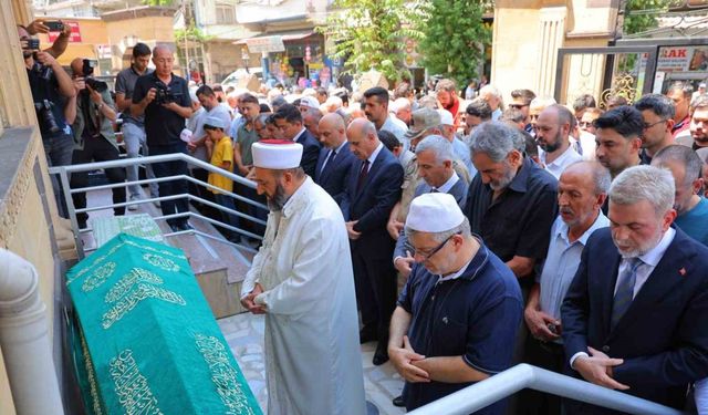 Ankara’daki yangında ölen anne ve 3,5 aylık oğlu Kahramanmaraş’ta toprağa verildi