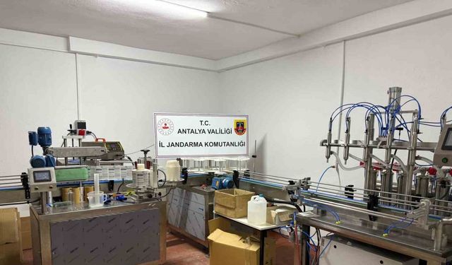 Antalya’da 46 bin litre sahte içki ele geçirildi: 3 tutuklama