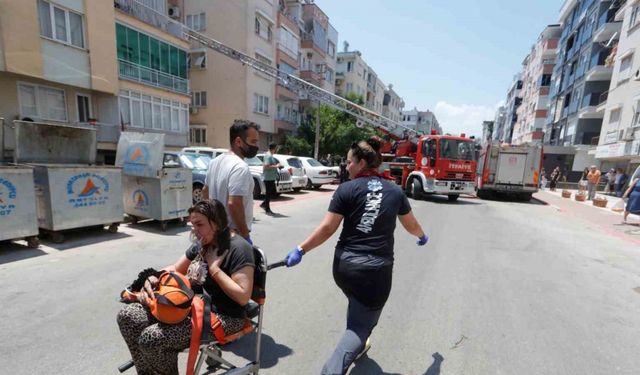 Antalya’da apartmanda çıkan yangında 7’si çocuk 10 kişi dumandan etkilendi