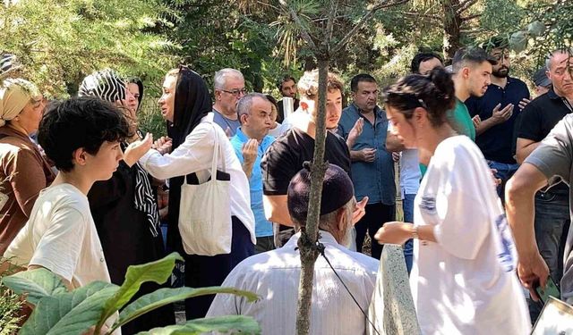 Antalya’da kaldırımda yürürken otomobilin çarptığı üniversiteli genç Burdur’da toprağa verildi