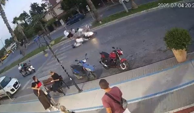 Antalya’da turistlerin ayağını yerden kesen kaza