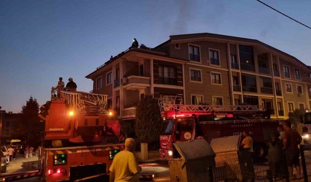 Apartman yangınında 2’nci kattan düşen kişi yaralandı
