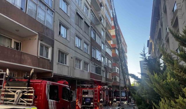 Avcılar’da korkutan çatı yangını