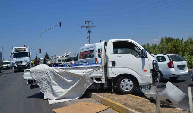 Ayvalık’ta TIR ile kamyonet çarpıştı; 1 kişi yaralandı