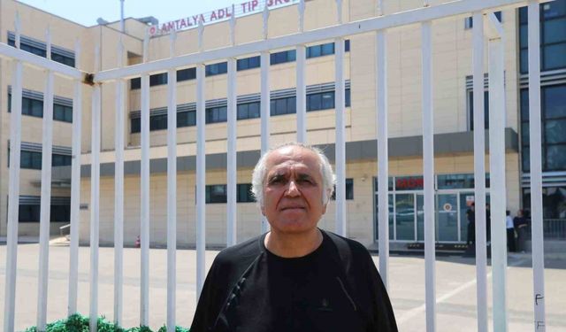 Baba ile oğlunun hayatını kaybettiği aynı kaldırımda yürürken aracın çarptığı genç hayatını kaybetti