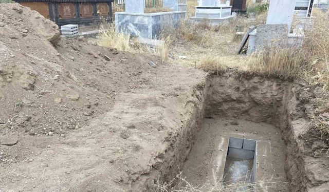 Babası tarla sürerken traktörden düşen çocuk hayatını kaybetti