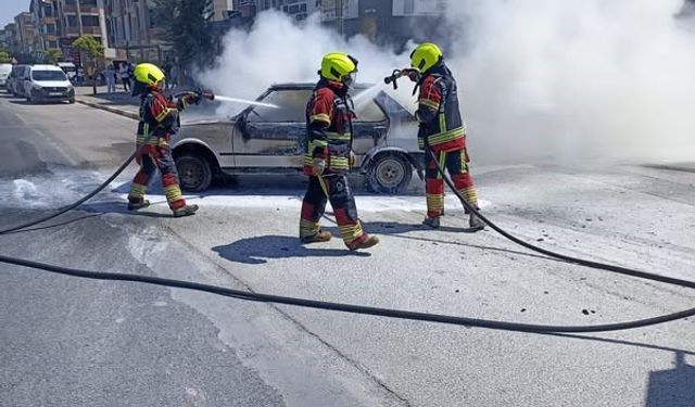 Balıkesir’de LPG’li TOFAŞ marka araç yol ortasında yandı