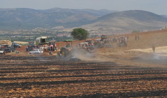 Balya makinesinden çıkan yangın 100 dönüm araziyi küle çevirdi