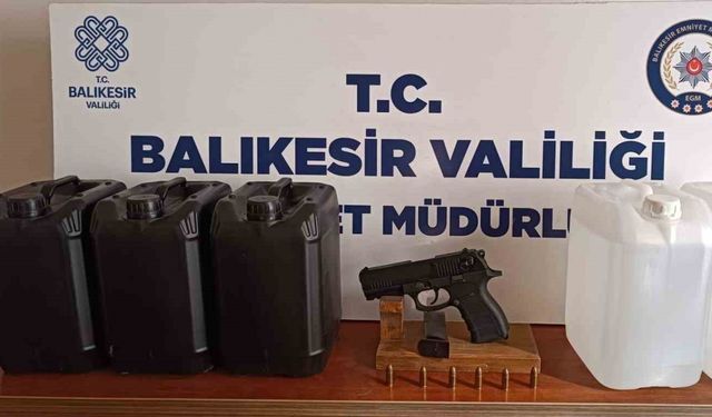 Bandırma’da ruhsatsız silah ve etil alkol ele geçirildi