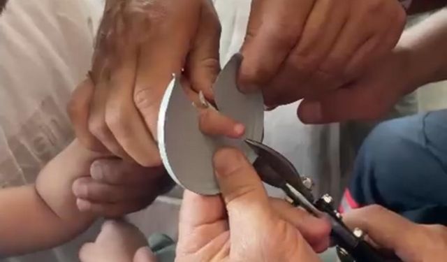 Batman’da çocuğun eline sıkışan cisim itfaiye tarafından çıkarıldı