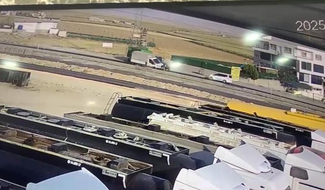 Batman’da kamyonet ile traktörün çarpıştığı kaza kamerada
