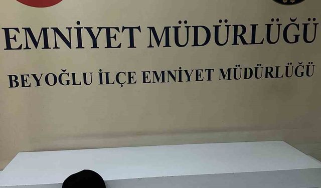 Beyoğlu’nda motosikletli saldırganlar, mobilyacıya kurşun yağdırdı: O anlar kamerada