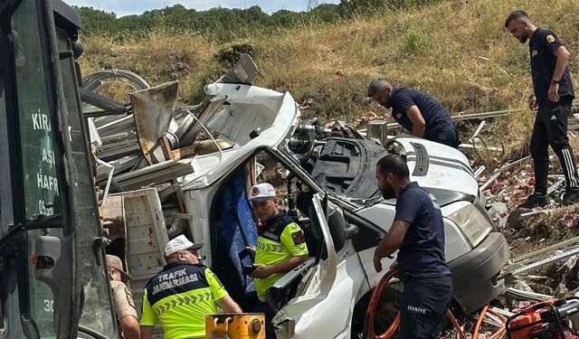 Bingöl’de hurda yüklü pikap devrildi: 1 yaralı