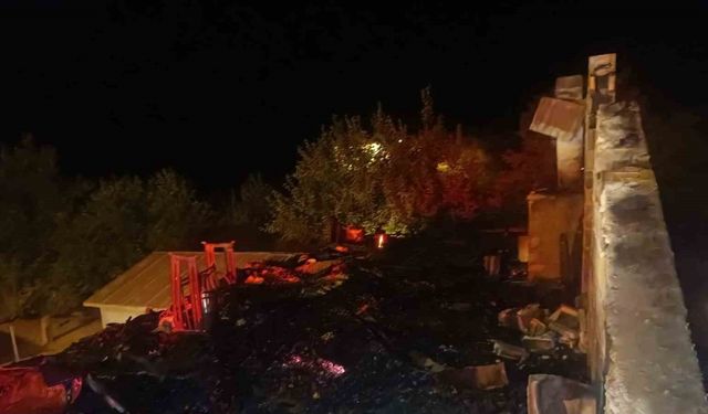 Bingöl’deki çatı yangını korkuttu
