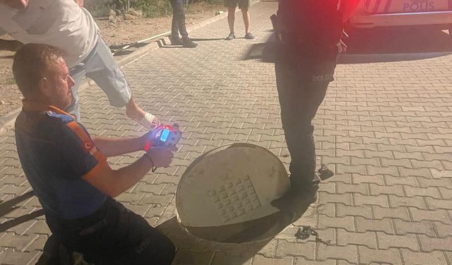 Bodrum’da kanalizasyon hattına giren iki işçi gazdan zehirlendi